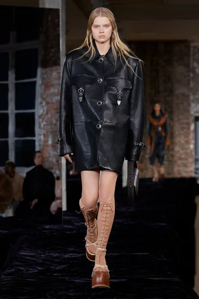 Look 8